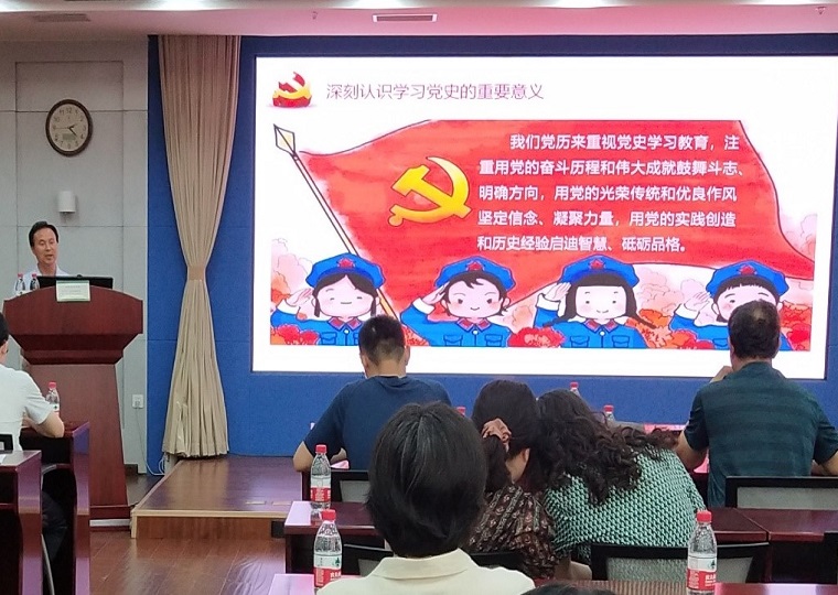 学习百年辉煌党史 砥砺前行服务科研 ——卓俊成副所长为第一党支部全体党员讲党课